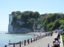 St Margaret's 2-Bed Chalet - Sleeps 4 & Pets ok，位于多佛尔的酒店