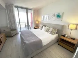 Upscale Beach Apartment, Style, Views & Complete Kitchen -28A