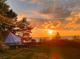 Mereääre Glamping ja Rannamaja，位于Liimala的豪华帐篷