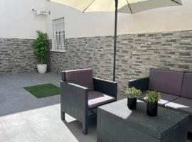 Luminoso apartamento con precioso y amplio patio，位于Carabanchel Alto圣尼卡西奥附近的酒店