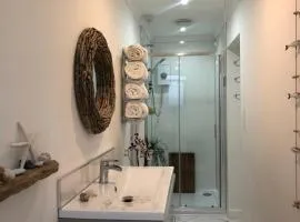 Ocean Drive Boutique Apartment continental Breakfast & Tray
