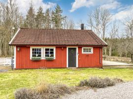 Nice Home In Boxholm With Kitchen，位于Boxholm的酒店