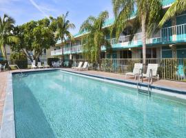 Days Inn & Suites by Wyndham Fort Pierce Midtown，位于皮尔斯堡的酒店