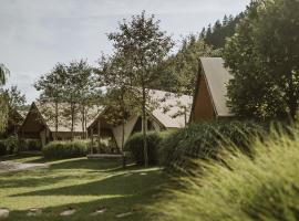 Charming Slovenia - Herbal Glamping Resort Ljubno，位于Ljubno的Spa酒店