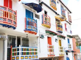 Hotel el tesoro，位于San Roque的酒店