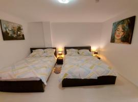 2 modern private rooms with private Balcon fits for 5 persons，位于Vichten的带停车场的酒店