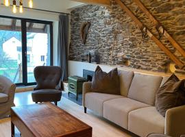 Spacious town house in the center of le Bourg d'Oisans，位于勒布罗伊斯的酒店