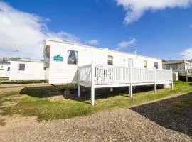 6 Berth Caravan For Hire With Decking At Manor Park In Norfolk Ref 23017s