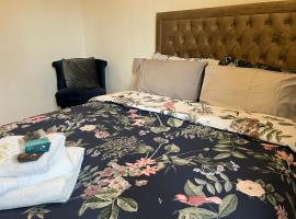 Grand Bleu - London - Next to Piccadilly Line Tube Station & Brand New Facilities，位于伦敦的酒店