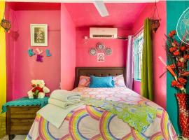 Colorful Private Room Oasis，位于蒙特哥贝的民宿