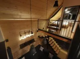 Beskidzka Stodoła przy szlaku z pięknym widokiem