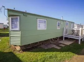 Cosy Caravan By The Sea At California Cliffs Holiday Park In Norfolk Ref 50006c