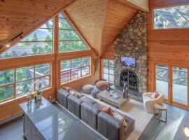 Pinnacle Ridge 34 - Ski In Ski Out, Private Hot Tub, Recently Renovated, Gas Fireplace，位于惠斯勒的酒店