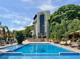 卡潘特会议中心酒店，位于圣佩德罗苏拉拉蒙·比列达·莫拉莱斯国际机场 - SAP附近的酒店