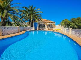 NEO - sea view villa with private pool in Moraira，位于特乌拉达的酒店
