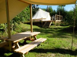 Frisbo Lodge - Glamping tent in a forest, lake view，位于Bjuråker的豪华帐篷