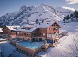 AlpenParks Hotel & Apartment Arlberg Warth mit Pool，位于沃瑟姆阿尔伯格的酒店