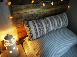 Glan Hirfaen Where the mountains meet the sea，位于波特马多克的木屋