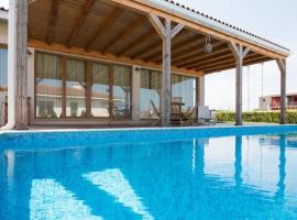 Villa Shelly whith private pool，位于洛泽内茨的酒店