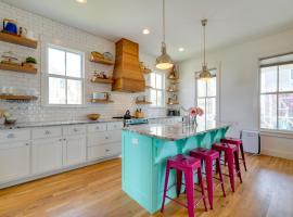 Carlton Landing Home with Poolside Lake View!，位于Canadian Fork的酒店