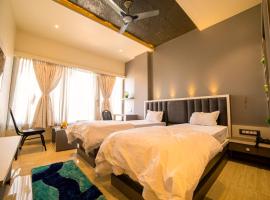 Hotel KV Pride, Chikhli, Maharashtra，位于Vāngi的酒店