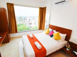 Keerthis Royal Suites - Near International Airport Terminal 1 and 2，位于耶拉汉卡的酒店