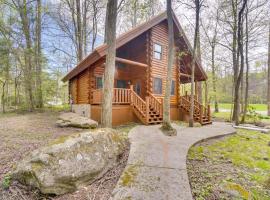 Private Hot Tub Lovely Cabin in Gatlinburg!，位于加特林堡的酒店