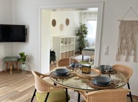 Korbstadt-Villa Rattan-Design mit Balkon, Garten, Arbeitsplatz, Küche，位于利希滕费尔斯的酒店