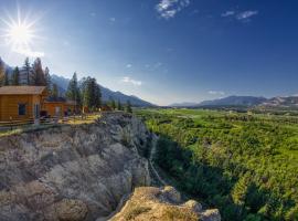 The Raven's Nest Resort & Campground，位于费尔蒙特温泉的酒店
