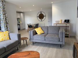 8 Middlecombe - Luxury Apartment at Byron Woolacombe, only 4 minute walk to Woolacombe Beach!，位于伍拉科姆的酒店