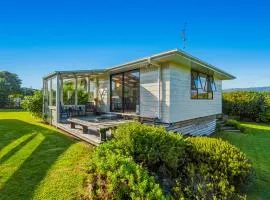 Waikanae Waves - Waikanae Beach Holiday Home