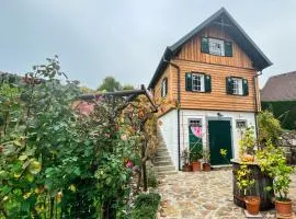 Holiday Home tiny lavender house by Interhome