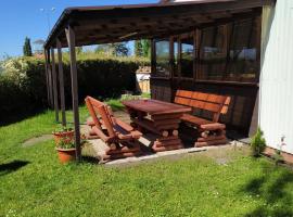 Domek wypoczynkowy 50m od wody，位于切别日的酒店