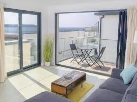 12 Putsborough - Luxury Apartment at Byron Woolacombe, only 4 minute walk to Woolacombe Beach!