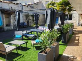 Cit'Hotel Le Cheval Blanc, Cognac Centre，位于科涅克的酒店
