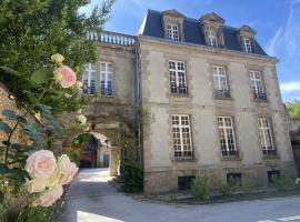 La Villa Beaupeyrat - Apparthôtels de charme dans bâtisse de caractère，位于里摩日Limoges High Court附近的酒店