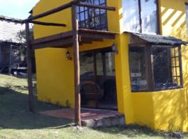 Pe&ntilde;a de Horeb，位于塞拉纳镇的带泳池的酒店