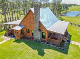 Spacious Alabama Retreat - Deck, Grill and Fire Pit!，位于Crane Hill的度假屋