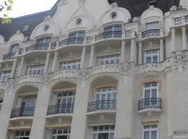 经济客房预订公寓，位于略夫雷加特河畔奥斯皮塔莱特的酒店