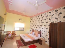 Hotel Mukund Priya- Near Krishna Janam Bhoomi，位于马图拉的酒店