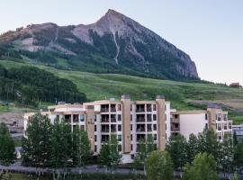The Plaza Condominiums by Crested Butte Mountain Resort，位于Mount Crested Butte的度假村