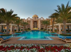 Amazing BeachFront Apartments near Atlantis Waterpark by Simply Comfort Sarai Palm Jumeirah，位于迪拜的酒店