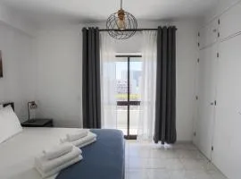 Luxe Condo with Pool, Airco, Seaview with two Balcony - Go4Portugal