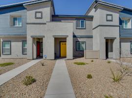 Inviting Henderson Townhome with Community Pool!