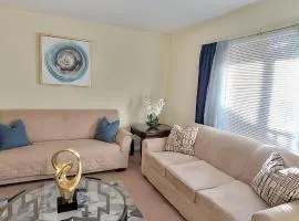 Prime Location for UF Visitors 2BR Condo with Pool and Fast Wi-Fi