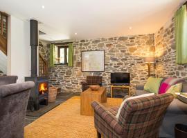 Lena Cottage at Wringworthy Farm on Dartmoor National Park, close to Tavistock, ideal base for exploring Devon and Cornwall, hiking, horse riding, golf, fuelled by green energy，位于Marytavy的度假短租房