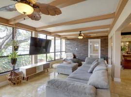 Waterfront Home with Game Room, 2 Miles to Beach!，位于Seminole的酒店