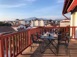 Maison moderne à 400m de la plage avec terrasses et équipements complets à St-Jean-de-Luz - FR-1-239-878，位于圣让-德吕兹的酒店