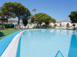 Amplio apartamento en La Barrosa，位于诺沃桑克蒂佩特里的带泳池的酒店
