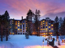猛犸湖威斯汀莫纳奇度假酒店，位于马姆莫斯湖20号滑雪缆车附近的酒店